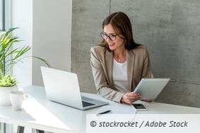 Frau_am_PC_Fotolia_148041931_M.jpg