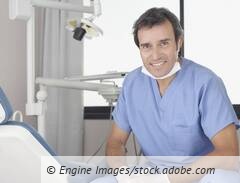 csm Zahnarzt sitzend Fotolia 16146460 M 1 .jpg e37f0656221c06bf65c08847c8f04038 0b6038a333