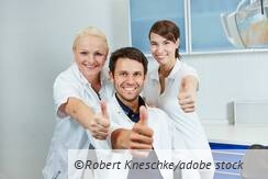 csm Zahnarzt ZFA Daumen Hoch Fotolia 55658011 M 03.jpg 1bd214e25b181ae7f255ee7b525bed7f 9a052ba339