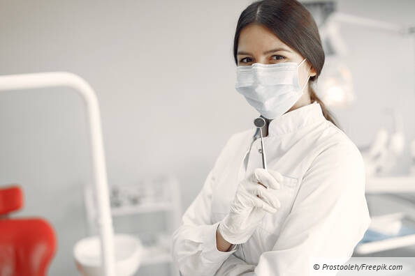 csm beautiful dentist working dental clinic.jpg fbde67c93309ecda067521bc9aac022d 0871677d61
